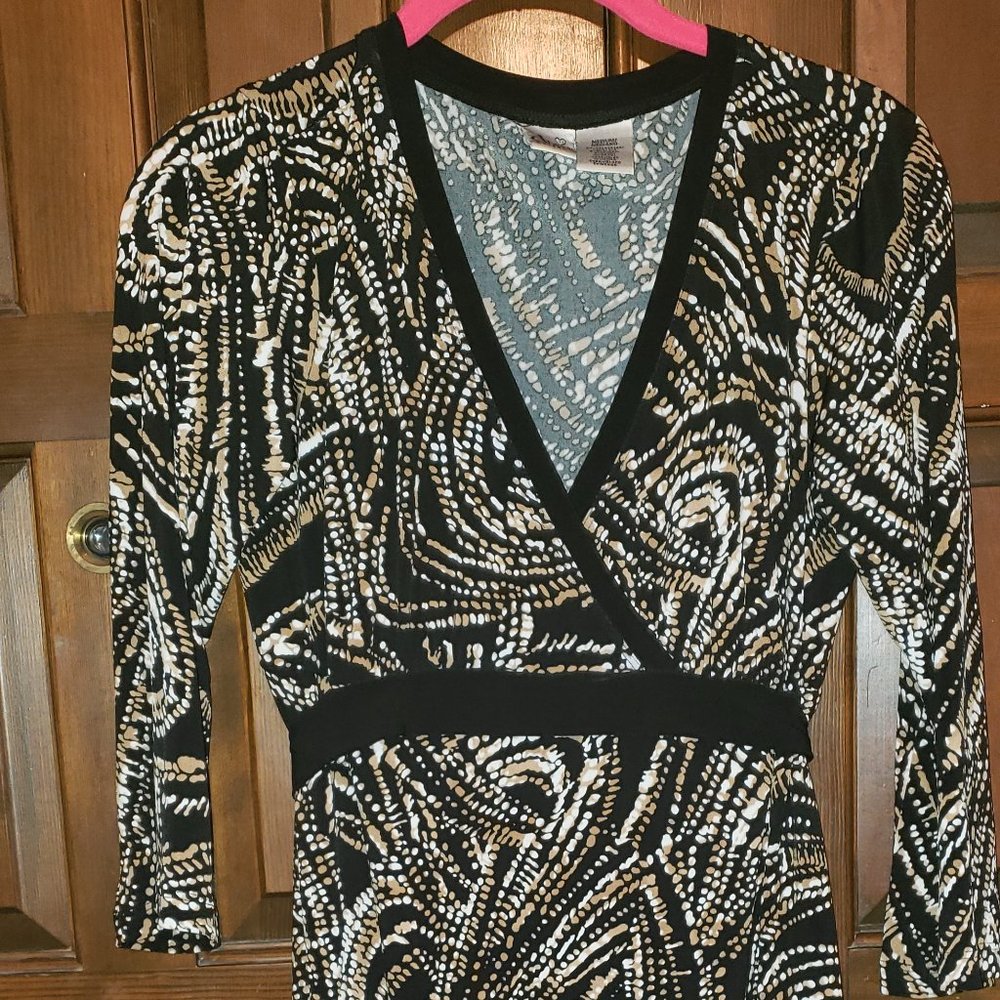 Ladies Duo Maternity sz. Medium dress; gently used; black w/gold & white pattern